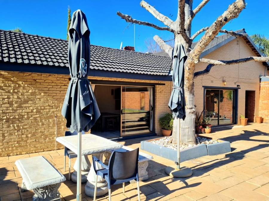 4 Bedroom Property for Sale in Monument Heights Northern Cape